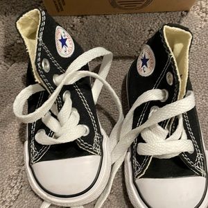 Converse infant